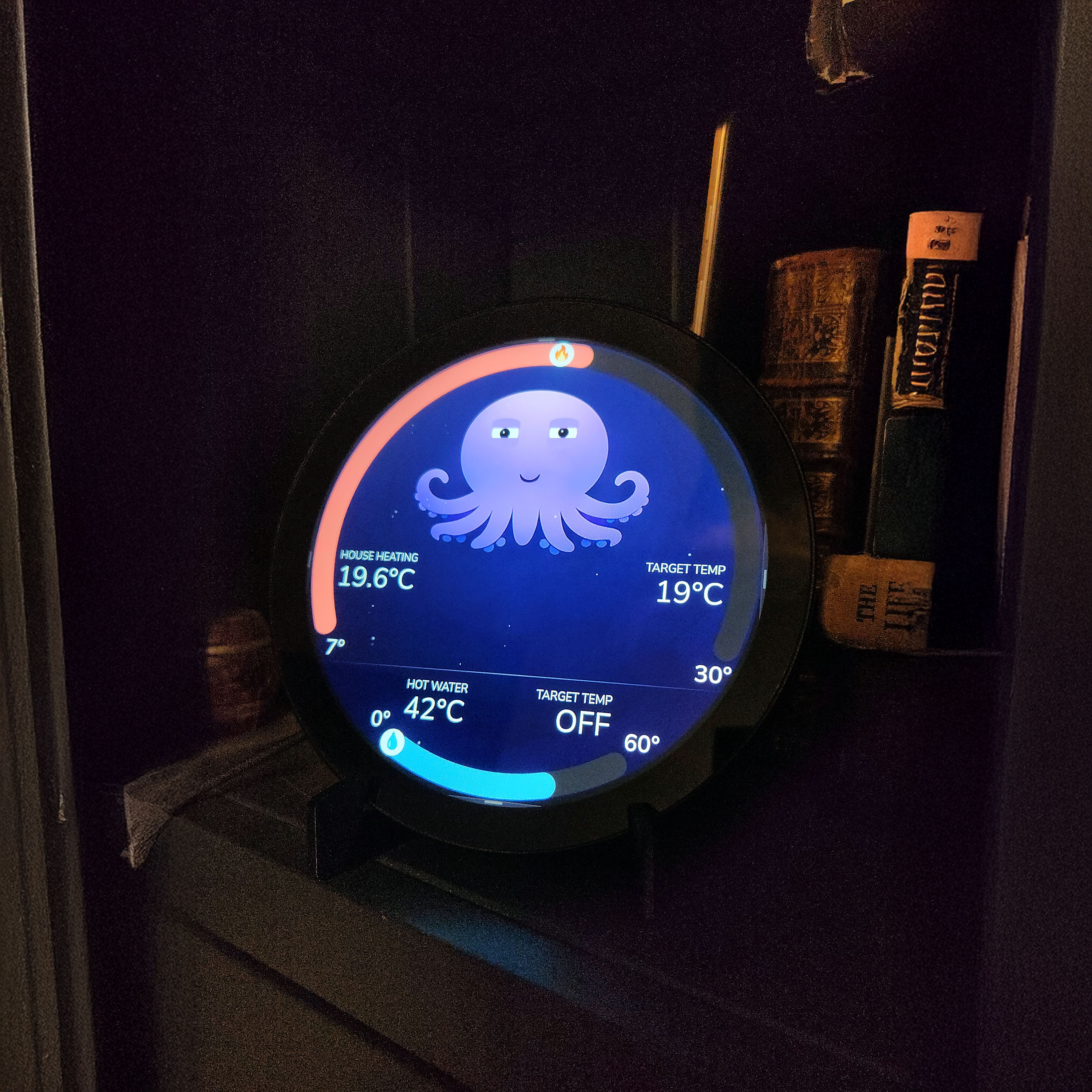 Vaya Display on wall mount